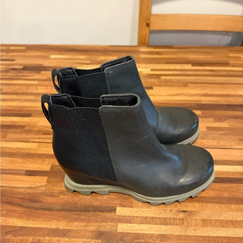 Sorel Black and Dark Green ( but looks black) Wedge Joan of Arctic Ankle Boots - Picture 5 of 7